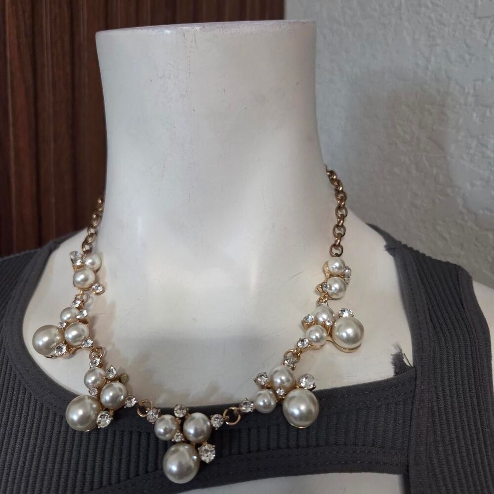 Notinlist Women's Gold and White Jewellery